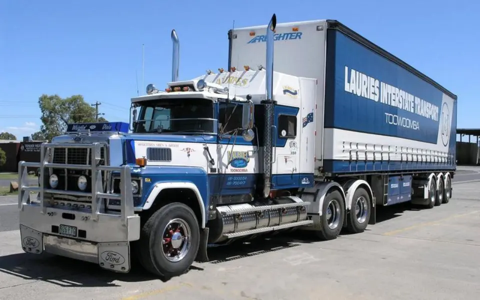 Firwat weisen Haus Camionen hir Auspuffleitungen net no uewen?